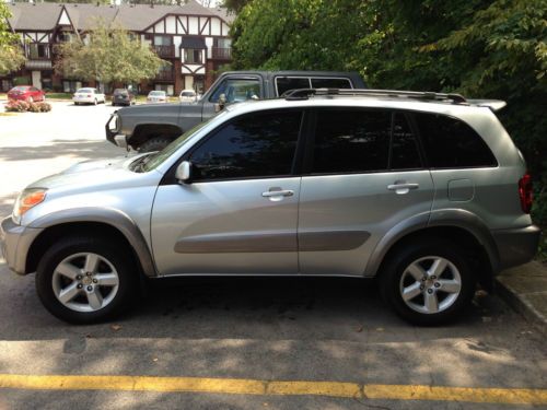 2005 toyota rav4 s, silver, excellent condition, 79k, 4wd,clean, no smoke/pets