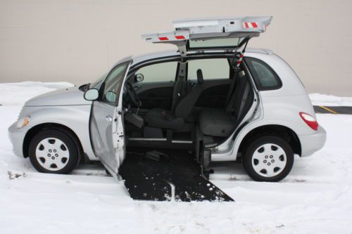 07 chrylser pt cruiser handicap accessible wheelchair vehicle powered side ramp