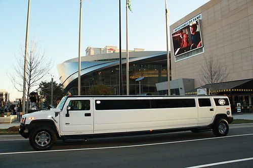 16-18 passenger 2006 white hummer super-stretch limo