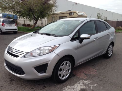 2013 ford fiesta se 35 mpg only 10k miles *no reserve*