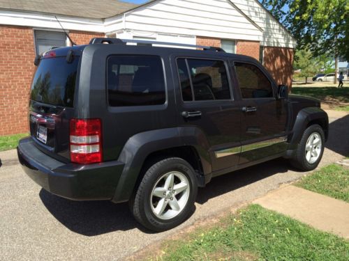2011 jeep liberty limited sport utility 4-door 3.7l gray