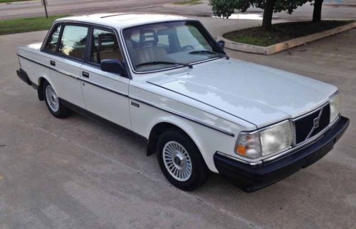 1986 240 gl  rare 244 gl with leather! low mileage, clean classic volvo