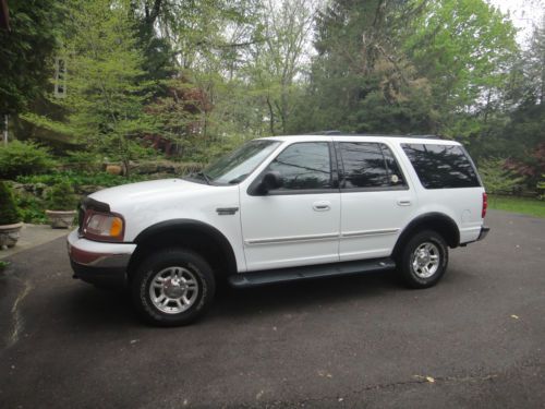 2002 ford expediton 4x4 white with gray cloth interior 2nd owner nice truck!