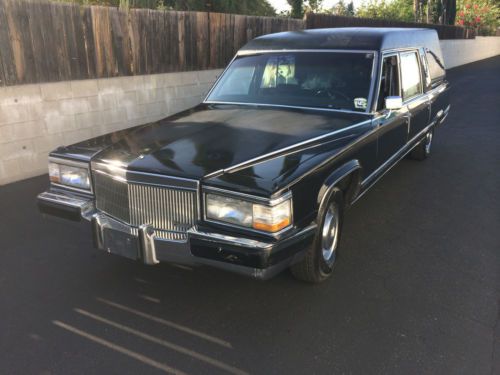 1990 cadillac fleetwood brougham hearse - new coffin + 2 flower stands included