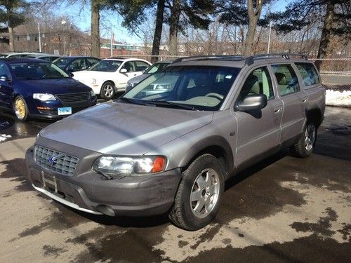 2004 volvo xc70 base wagon 4-door 2.5l turbocharged * one owner *no reserve
