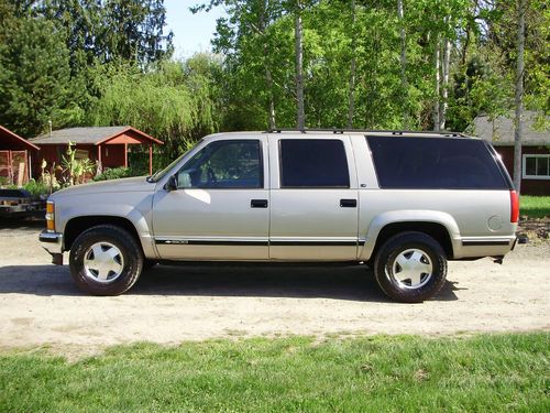1999 chevrolet suburban ls 1500 4wd,loaded,rust free,very clean.