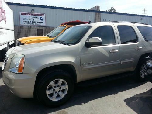 Gmc yukon 4x4 2007 power seats with leather interior excellent condition
