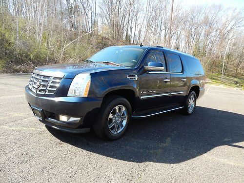Cadillac escalade esv long body suv low reserve all wheel drive low mileage mint