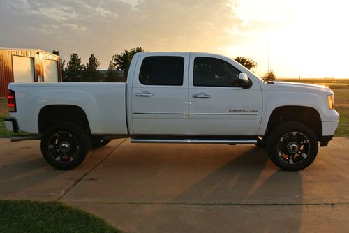 Purchase used 2011 GMC 2500HD Denali 4 Door 4X4 Lifted 4 ... Purchase used 2011 GMC 2500HD Denali 4 Door 4X4 Lifted 4 ...