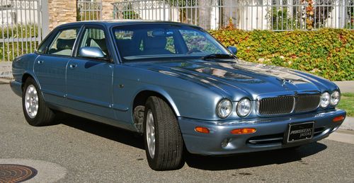 Jaguar xj8, 1 ca owner, lots of service records, excellent throughout