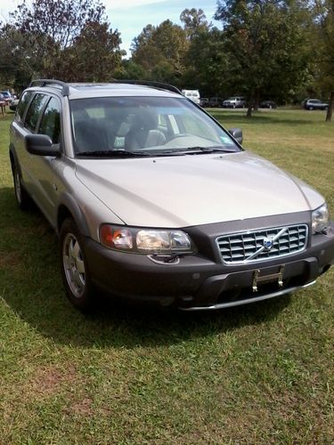 Beautiful 01 volvo xc70 awd 99k miles fully loaded leather moonroof nice !