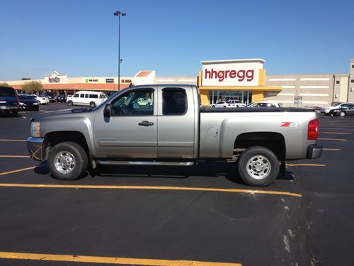 2007, 4wd, 6.0 l gas, 6 speed auto, tow package, comes with 5th wheel hitch,