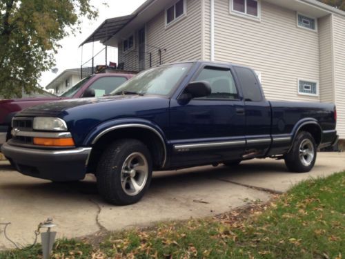 2001 chevrolet s-10 pickup truck blue for parts or repair 4.3 v6