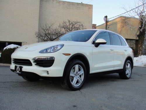 Beautiful 2011 porsche cayenne s, loaded with options, warranty