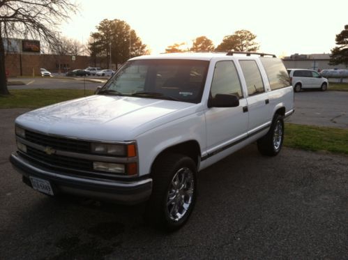 1994 chevy/gmc suburban 1500  20 rims white 4x4