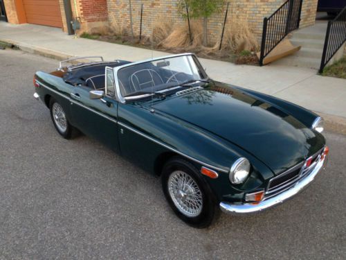 1974 mgb roadster british racing green, wire wheels last of the chrome bumpers!