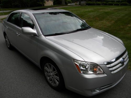 2005 toyota avalon limited with only 48,180 miles! elderly previous owner