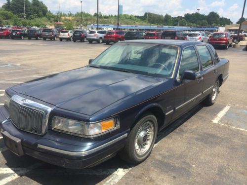 1997 lincoln town car executive. price 1697.00 . ice cold ac. this is my persona