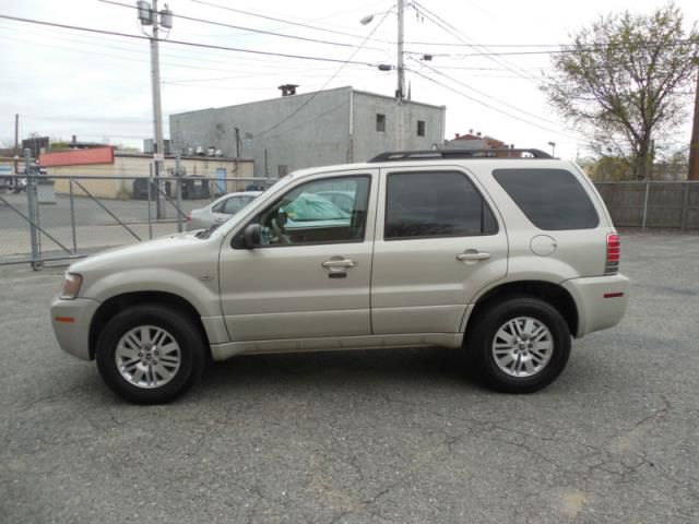 Mercury mariner luxury sport utility 4-door