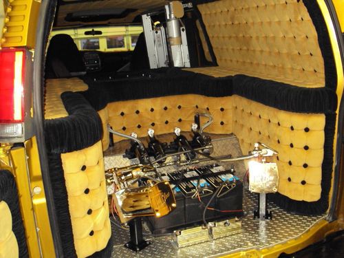 Professionally customized interior &amp; exterior  w/full hi/lo hydraulics