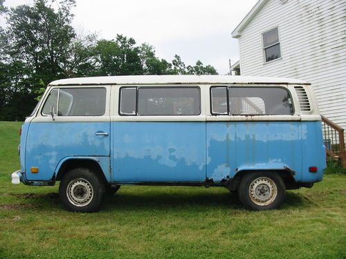Blue 1973 volkswagen transporter microbus minibus hippie van