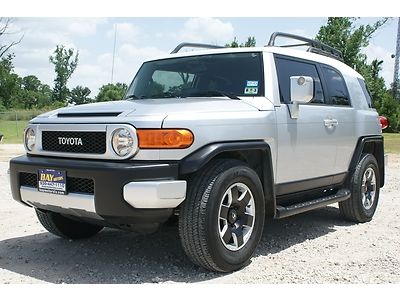 Fj cruiser automatic rwd custom stereo running boards roof rack