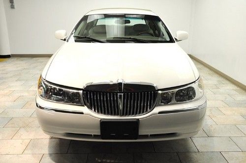 2001 lincoln town car cartier low miles white/tan