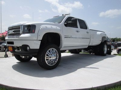 Extreme truck-this bad boy is loaded with custom options