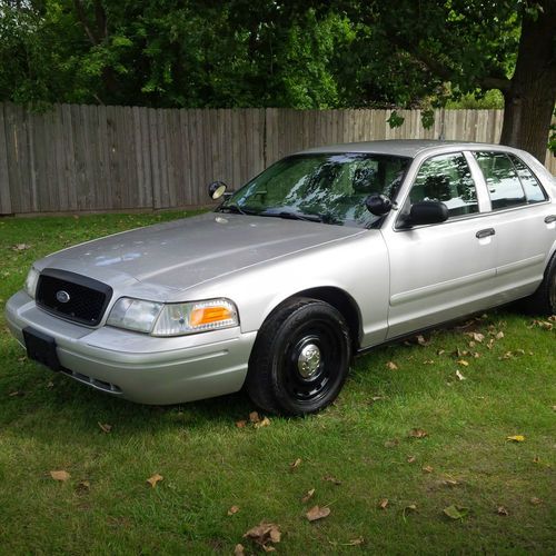 Ford crown victoria p-71 in good condition, cruise control, no reserve