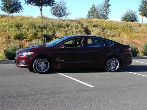 Beautiful fusion hybrid se technology package!! 1 owner excellent condition!