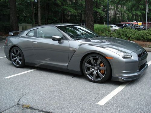 2009 nissan gt-r premium coupe 2-door 3.8l grey immaculate!! 1 owner no accident