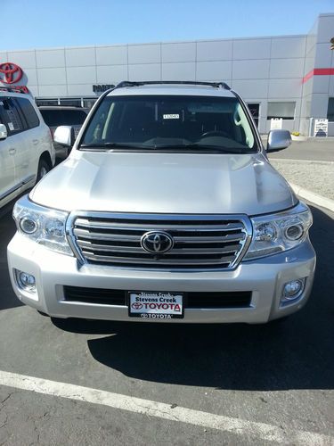 2013 toyota land cruiser ** brand new *** 17 single miles *** other colors