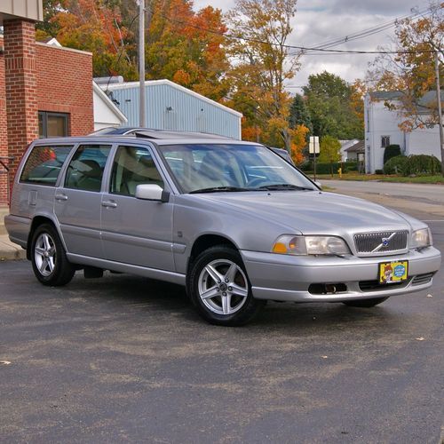 Awd local trade fully serviced gorgeous condition leather moonroof 45 pics