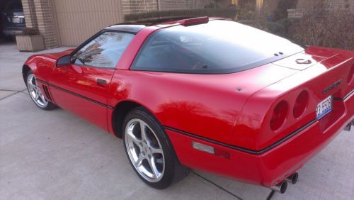 Sharp 1987 chevy (chevrolet) red corvette (targa top) low miles