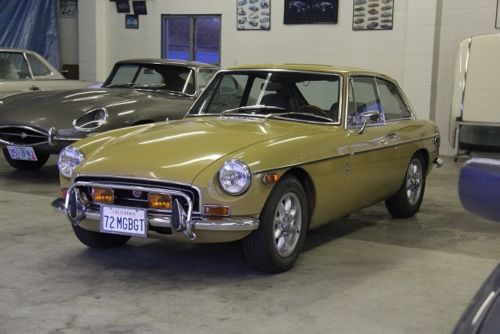 1972 mgb gt hatchback coupe with many extras!