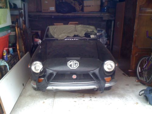 1972 mgb convertible. custom top with glass rear window. extras included