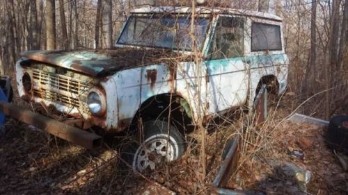 Ford bronco 2 early broncos 1968/1975 both need work projects great for parts