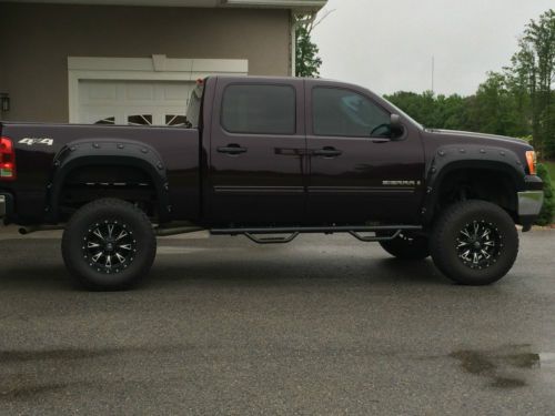 2008 4x4 crew cab, 8 1/4&#034; lift, 35&#034; x 12.5&#034; nitto tires, bully dog gas tuner