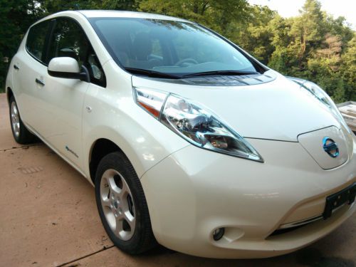 *no reserve* 2011 leaf sl 100% electric car nav back-up hid lights