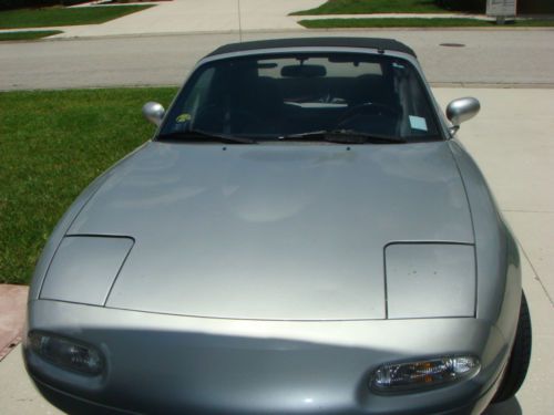 Mazda miata 1990 convertible first edition gray /black top