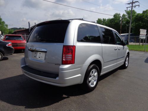 2010 chrysler town & country touring plus