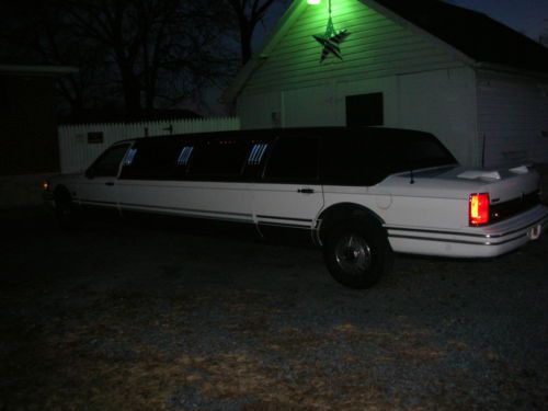 1990 towncar limousine white with black cloth top &#034;clean car&#034;