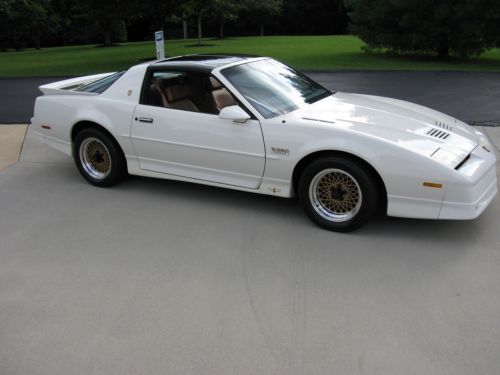 1989 pontiac trans am collector pace car only 800 miles car is in excellent cond