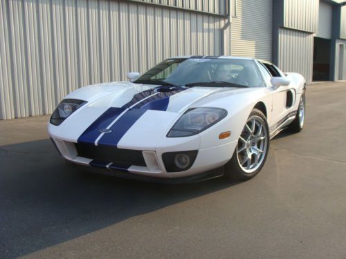 2005 white with blue stripes ford gt - 1 owner - calif car, like new in and out