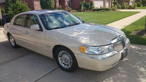 2001 lincoln town car cartier