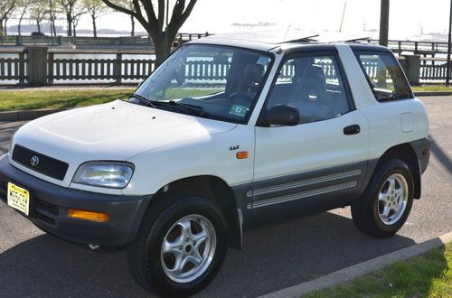 1996 toyota rav4 base sport utility 2-door 2.0l manual transmission awd 4x4 suv