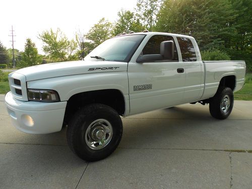 1998 dodge ram 2500 12v cummins diesel clubcab 4x4 sport really rare mint