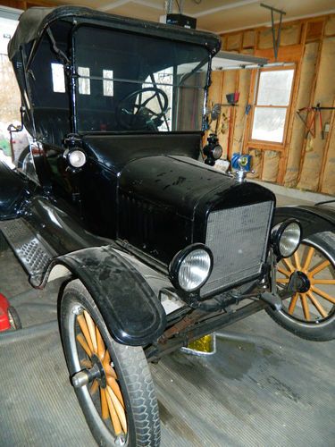 Classic 1917 ford model-t roadster