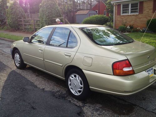 1998 nissan altima gxe sedan 4-door 2.4l automatic, gold