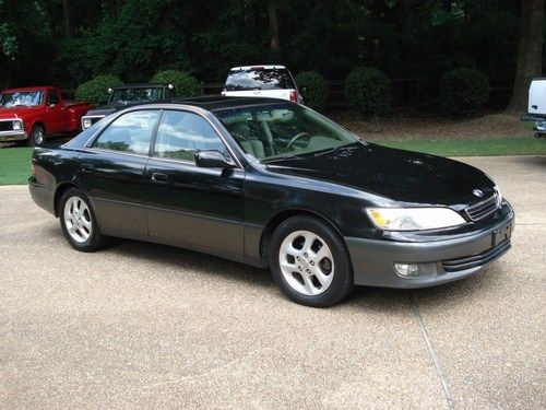 Two toned fully equipped lexus es 300 - great high school or college car